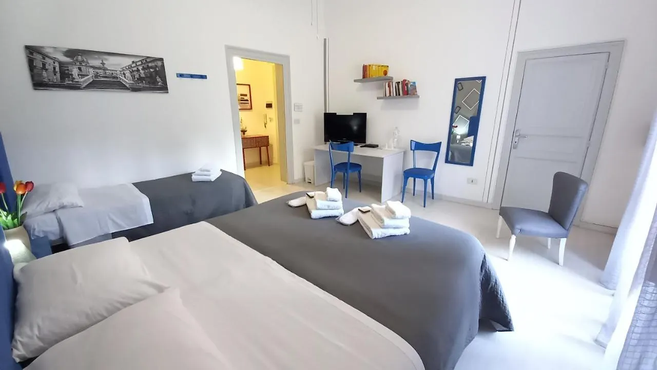 Bed&Book Palazzo Cutelli Bed and Breakfast Palermo 3*,