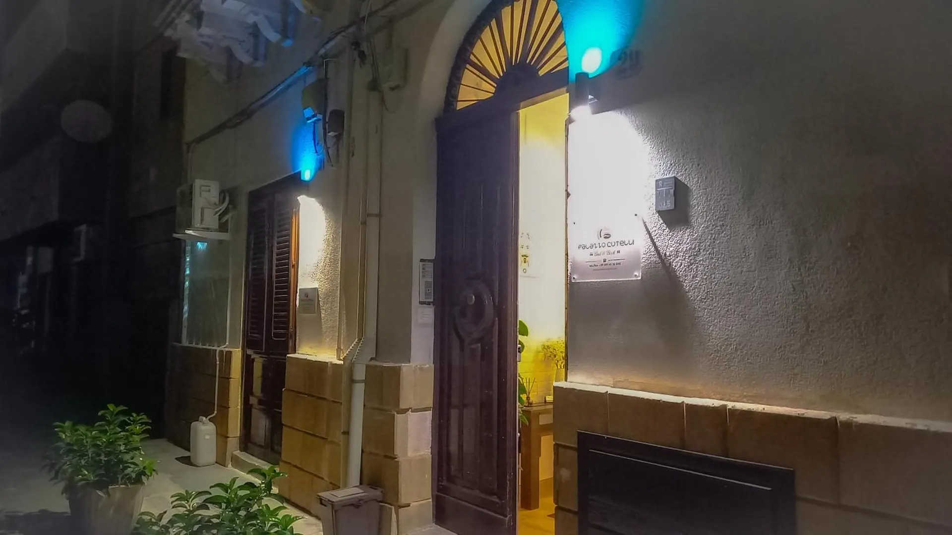 Nocleg ze śniadaniem Bed and Breakfast Bed&Book Palazzo Cutelli Palermo